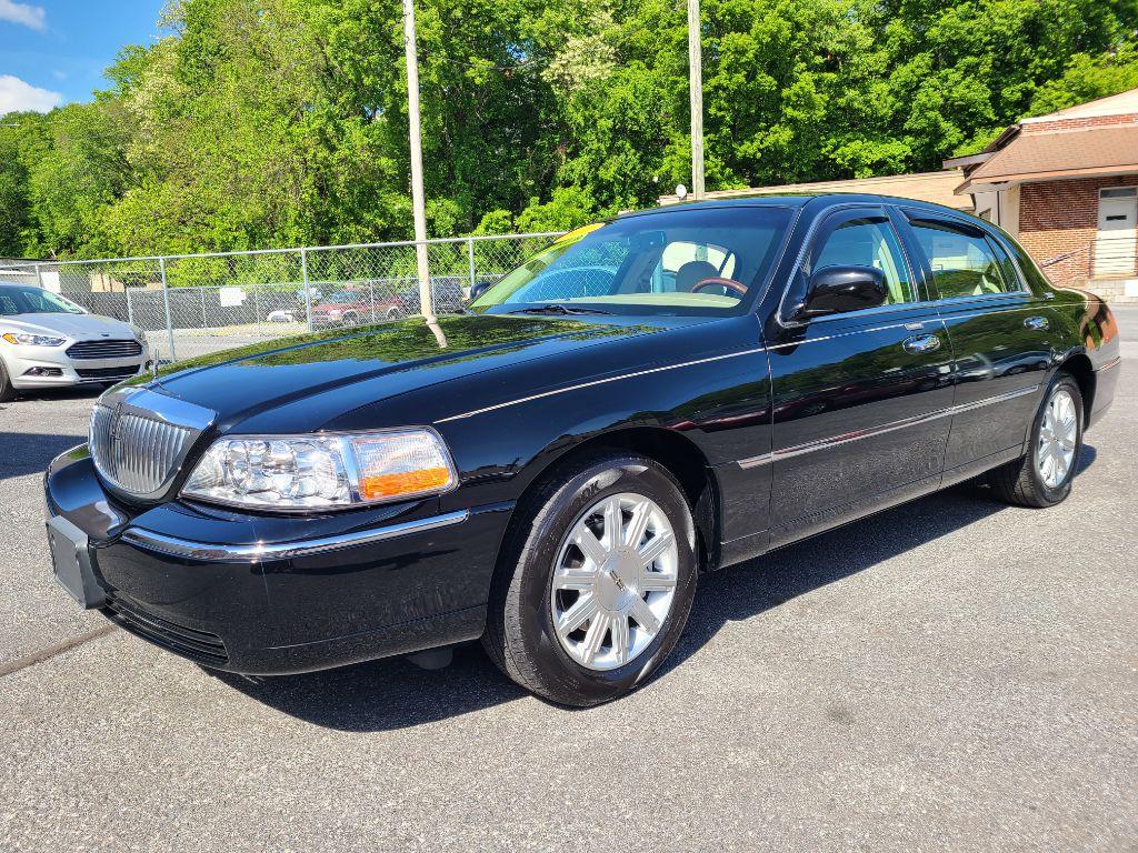 photo of 2010 LINCOLN TOWN CAR 4DR