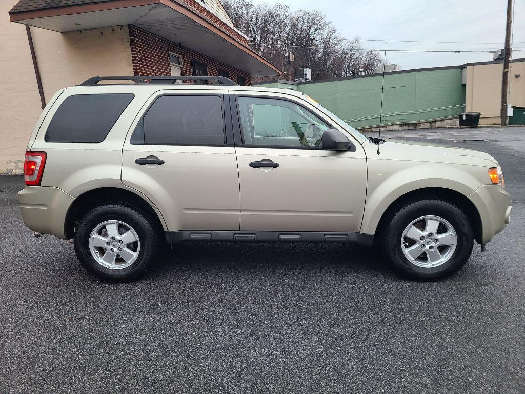 2011 TAN FORD ESCAPE XLT (1FMCU0D75BK) with an 2.5L engine, Automatic transmission, located at 117 North Cameron Street, Harrisburg, PA, 17101, (717) 963-8962, 40.267021, -76.875351 - WE FINANCE!!! Good Credit/ Bad Credit/ No Credit - ALL Trade-Ins Welcomed!!! ***Guaranteed Credit Approval*** APPLY ONLINE or CALL us TODAY ;) Internet Prices and Marketplace Prices are SPECIAL discounted ***CASH DEALS*** Retail Prices are higher. Please call us to discuss your cash and finan - Photo #5