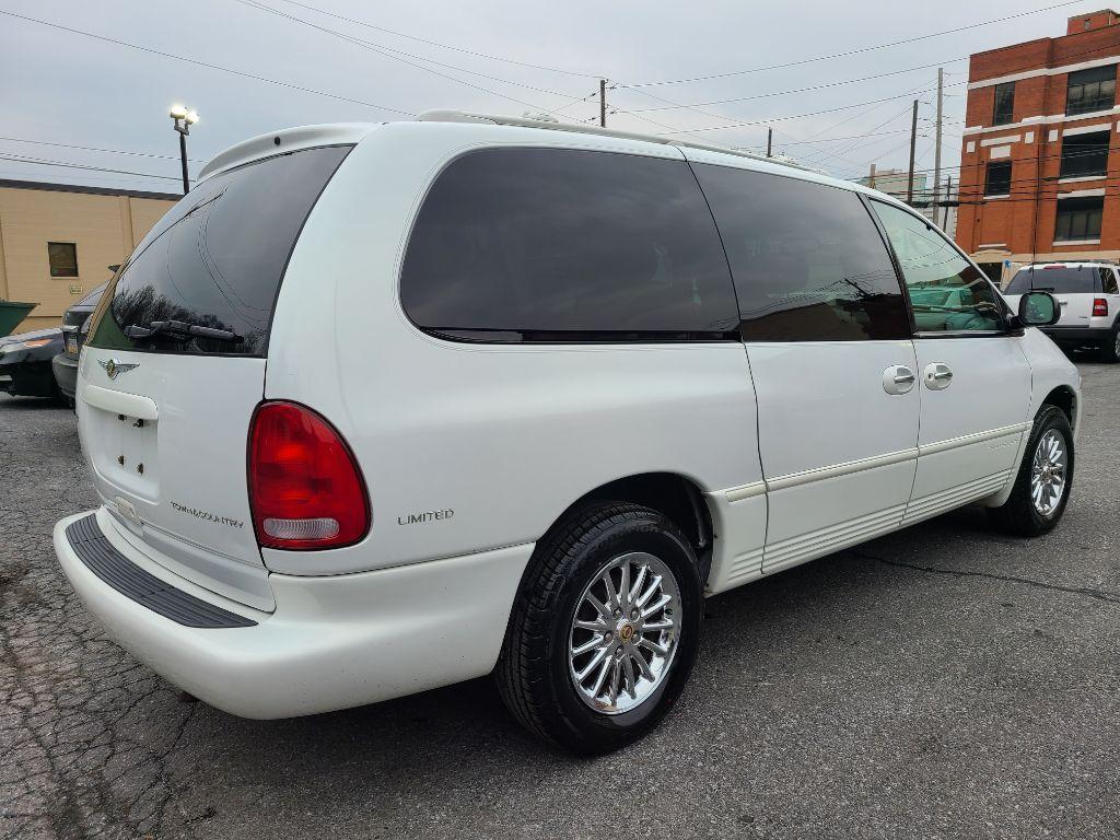 1999 WHITE CHRYSLER TOWN and COUNTRY LIMITED (1C4GP64L5XB) with an 3.8L engine, Automatic transmission, located at 117 North Cameron Street, Harrisburg, PA, 17101, (717) 963-8962, 40.267021, -76.875351 - WE FINANCE!!! Good Credit/ Bad Credit/ No Credit - ALL Trade-Ins Welcomed!!! ***Guaranteed Credit Approval*** APPLY ONLINE or CALL us TODAY ;) Internet Prices and Marketplace Prices are SPECIAL discounted ***CASH DEALS*** Retail Prices are higher. Please call us to discuss your cash and finan - Photo #4