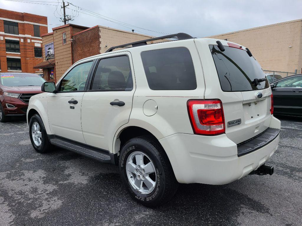 2011 WHITE FORD ESCAPE XLT (1FMCU9DG9BK) with an 3.0L engine, Automatic transmission, located at 117 North Cameron Street, Harrisburg, PA, 17101, (717) 963-8962, 40.267021, -76.875351 - WE FINANCE!!! Good Credit/ Bad Credit/ No Credit - ALL Trade-Ins Welcomed!!! ***Guaranteed Credit Approval*** APPLY ONLINE or CALL us TODAY ;) Internet Prices and Marketplace Prices are SPECIAL discounted ***CASH DEALS*** Retail Prices are higher. Please call us to discuss your cash and finan - Photo #2