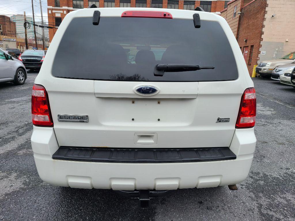 2011 WHITE FORD ESCAPE XLT (1FMCU9DG9BK) with an 3.0L engine, Automatic transmission, located at 117 North Cameron Street, Harrisburg, PA, 17101, (717) 963-8962, 40.267021, -76.875351 - WE FINANCE!!! Good Credit/ Bad Credit/ No Credit - ALL Trade-Ins Welcomed!!! ***Guaranteed Credit Approval*** APPLY ONLINE or CALL us TODAY ;) Internet Prices and Marketplace Prices are SPECIAL discounted ***CASH DEALS*** Retail Prices are higher. Please call us to discuss your cash and finan - Photo #3