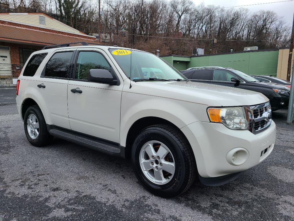 2011 WHITE FORD ESCAPE XLT (1FMCU9DG9BK) with an 3.0L engine, Automatic transmission, located at 117 North Cameron Street, Harrisburg, PA, 17101, (717) 963-8962, 40.267021, -76.875351 - WE FINANCE!!! Good Credit/ Bad Credit/ No Credit - ALL Trade-Ins Welcomed!!! ***Guaranteed Credit Approval*** APPLY ONLINE or CALL us TODAY ;) Internet Prices and Marketplace Prices are SPECIAL discounted ***CASH DEALS*** Retail Prices are higher. Please call us to discuss your cash and finan - Photo #6