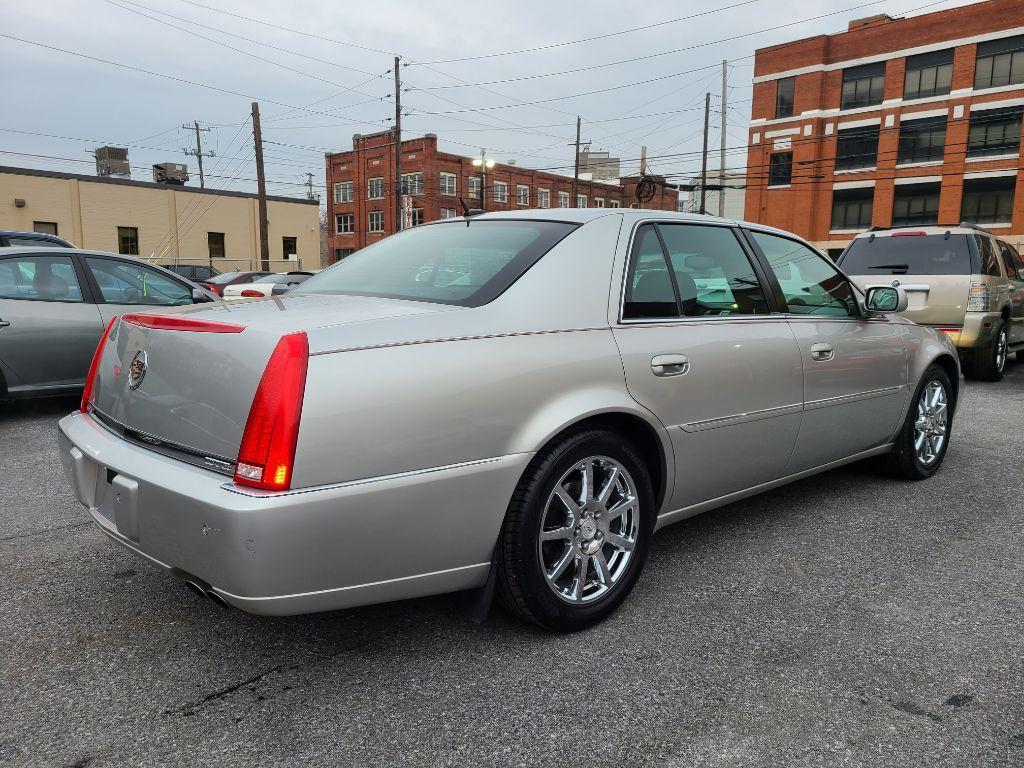 2007 WHITE CADILLAC DTS (1G6KD57937U) with an 4.6L engine, Automatic transmission, located at 117 North Cameron Street, Harrisburg, PA, 17101, (717) 963-8962, 40.267021, -76.875351 - WE FINANCE!!! Good Credit/ Bad Credit/ No Credit - ALL Trade-Ins Welcomed!!! ***Guaranteed Credit Approval*** APPLY ONLINE or CALL us TODAY ;) Internet Prices and Marketplace Prices are SPECIAL discounted ***CASH DEALS*** Retail Prices are higher. Please call us to discuss your cash and finan - Photo #4