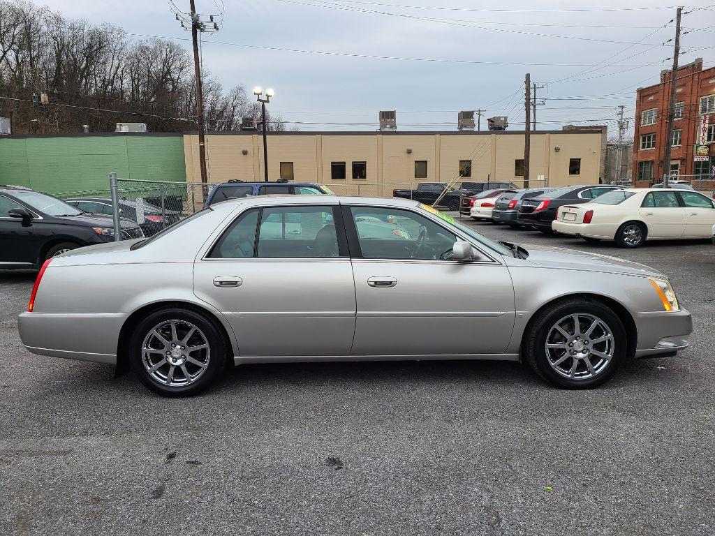 2007 WHITE CADILLAC DTS (1G6KD57937U) with an 4.6L engine, Automatic transmission, located at 117 North Cameron Street, Harrisburg, PA, 17101, (717) 963-8962, 40.267021, -76.875351 - WE FINANCE!!! Good Credit/ Bad Credit/ No Credit - ALL Trade-Ins Welcomed!!! ***Guaranteed Credit Approval*** APPLY ONLINE or CALL us TODAY ;) Internet Prices and Marketplace Prices are SPECIAL discounted ***CASH DEALS*** Retail Prices are higher. Please call us to discuss your cash and finan - Photo #5