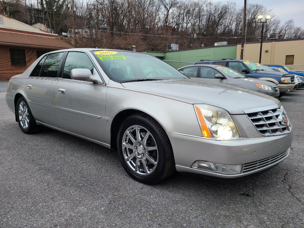 2007 WHITE CADILLAC DTS (1G6KD57937U) with an 4.6L engine, Automatic transmission, located at 117 North Cameron Street, Harrisburg, PA, 17101, (717) 963-8962, 40.267021, -76.875351 - WE FINANCE!!! Good Credit/ Bad Credit/ No Credit - ALL Trade-Ins Welcomed!!! ***Guaranteed Credit Approval*** APPLY ONLINE or CALL us TODAY ;) Internet Prices and Marketplace Prices are SPECIAL discounted ***CASH DEALS*** Retail Prices are higher. Please call us to discuss your cash and finan - Photo #6
