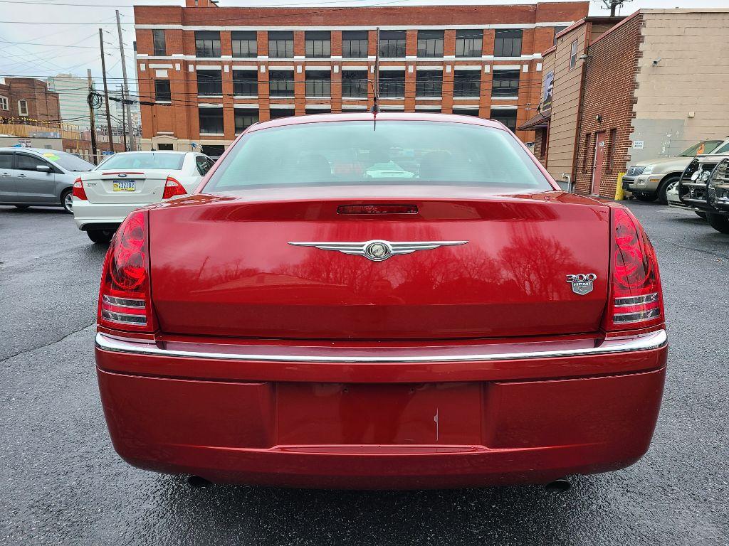 2008 RED CHRYSLER 300C (2C3KA63H38H) with an 5.7L engine, Automatic transmission, located at 117 North Cameron Street, Harrisburg, PA, 17101, (717) 963-8962, 40.267021, -76.875351 - Photo #3