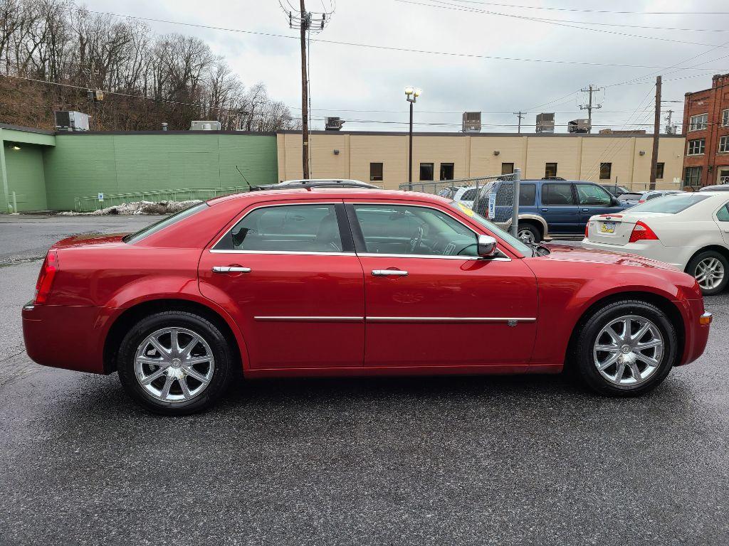 2008 RED CHRYSLER 300C (2C3KA63H38H) with an 5.7L engine, Automatic transmission, located at 117 North Cameron Street, Harrisburg, PA, 17101, (717) 963-8962, 40.267021, -76.875351 - Photo #5