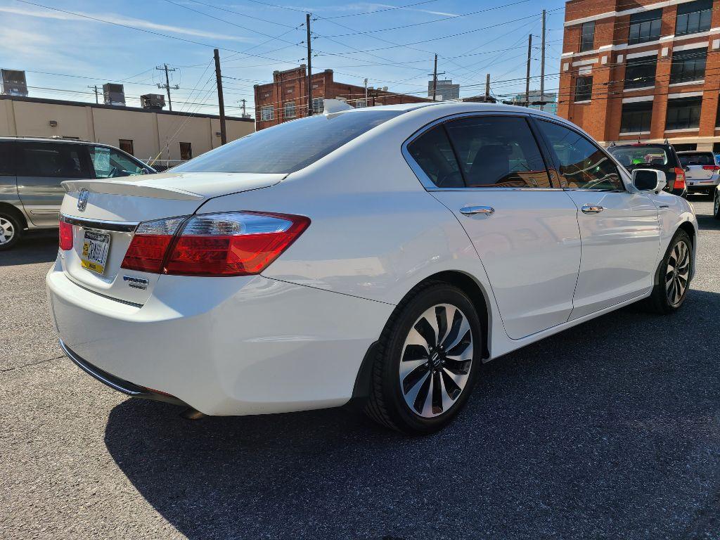 2015 WHITE HONDA ACCORD TOURING HYBRID (1HGCR6F76FA) with an 2.0L engine, Continuously Variable transmission, located at 7981 Paxton Street, Harrisburg, PA, 17111, (717) 561-2926, 40.261490, -76.749229 - Photo #4