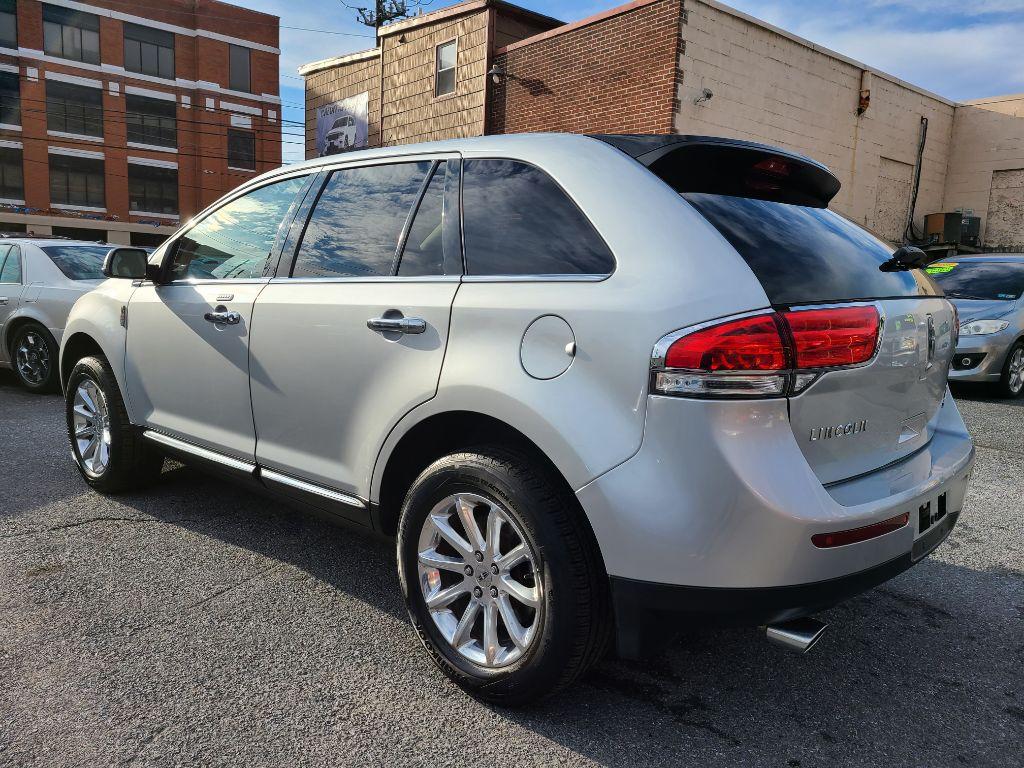 2013 SILVER LINCOLN MKX (2LMDJ8JK4DB) with an 3.7L engine, Automatic transmission, located at 117 North Cameron Street, Harrisburg, PA, 17101, (717) 963-8962, 40.267021, -76.875351 - WE FINANCE!!! Good Credit/ Bad Credit/ No Credit - ALL Trade-Ins Welcomed!!! ***Guaranteed Credit Approval*** APPLY ONLINE or CALL us TODAY ;) Internet Prices and Marketplace Prices are SPECIAL discounted ***CASH DEALS*** Retail Prices are higher. Please call us to discuss your cash and finan - Photo #2