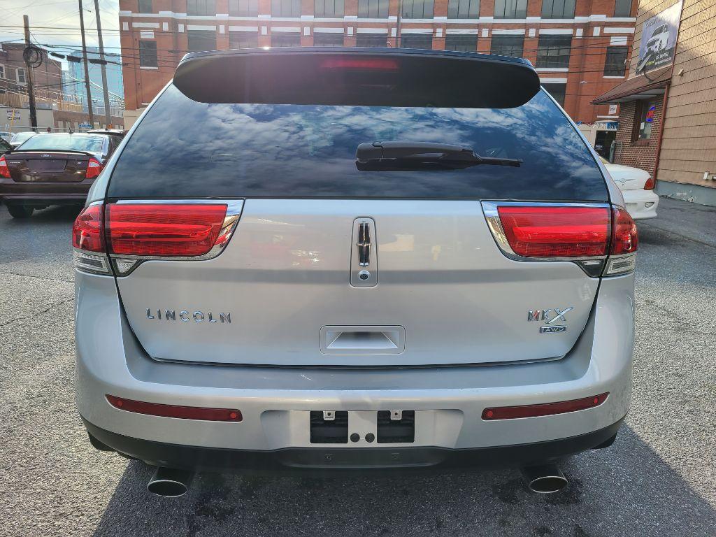 2013 SILVER LINCOLN MKX (2LMDJ8JK4DB) with an 3.7L engine, Automatic transmission, located at 117 North Cameron Street, Harrisburg, PA, 17101, (717) 963-8962, 40.267021, -76.875351 - WE FINANCE!!! Good Credit/ Bad Credit/ No Credit - ALL Trade-Ins Welcomed!!! ***Guaranteed Credit Approval*** APPLY ONLINE or CALL us TODAY ;) Internet Prices and Marketplace Prices are SPECIAL discounted ***CASH DEALS*** Retail Prices are higher. Please call us to discuss your cash and finan - Photo #3