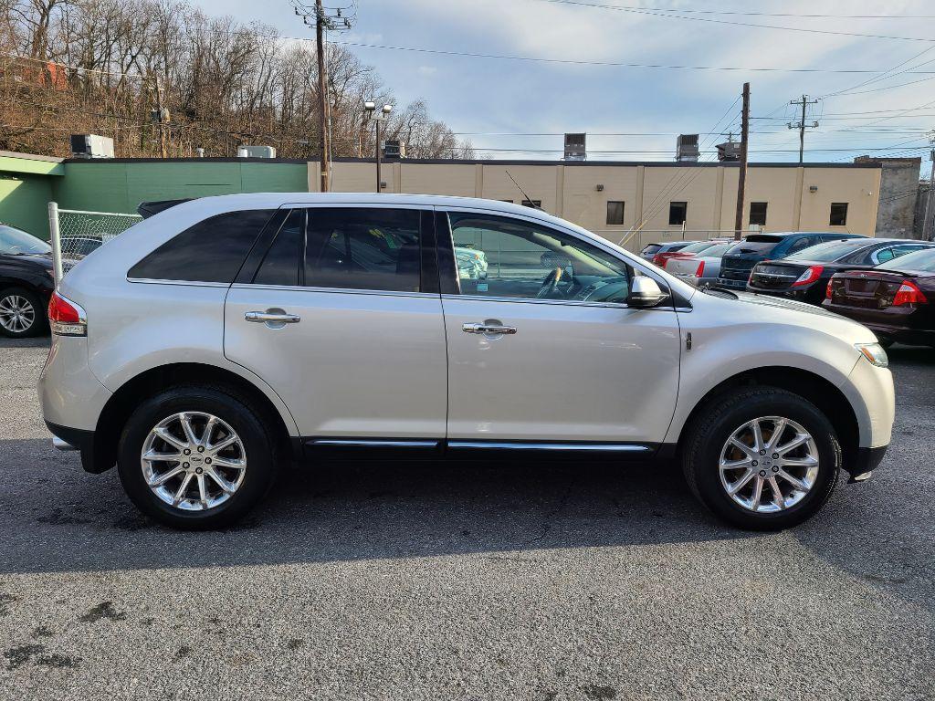 2013 SILVER LINCOLN MKX (2LMDJ8JK4DB) with an 3.7L engine, Automatic transmission, located at 117 North Cameron Street, Harrisburg, PA, 17101, (717) 963-8962, 40.267021, -76.875351 - WE FINANCE!!! Good Credit/ Bad Credit/ No Credit - ALL Trade-Ins Welcomed!!! ***Guaranteed Credit Approval*** APPLY ONLINE or CALL us TODAY ;) Internet Prices and Marketplace Prices are SPECIAL discounted ***CASH DEALS*** Retail Prices are higher. Please call us to discuss your cash and finan - Photo #5
