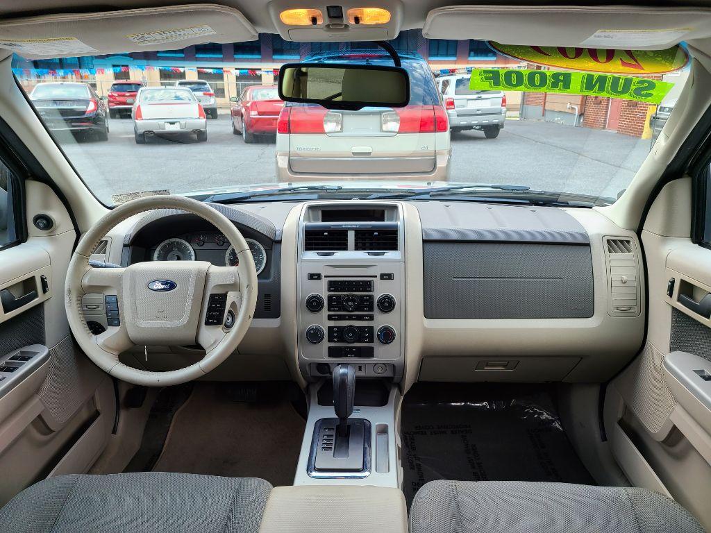 2009 SILVER FORD ESCAPE XLT (1FMCU03799K) with an 2.5L engine, Automatic transmission, located at 117 North Cameron Street, Harrisburg, PA, 17101, (717) 963-8962, 40.267021, -76.875351 - Photo #10