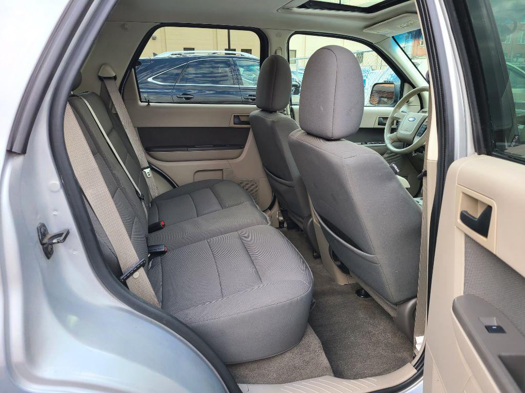 2009 SILVER FORD ESCAPE XLT (1FMCU03799K) with an 2.5L engine, Automatic transmission, located at 117 North Cameron Street, Harrisburg, PA, 17101, (717) 963-8962, 40.267021, -76.875351 - Photo #11