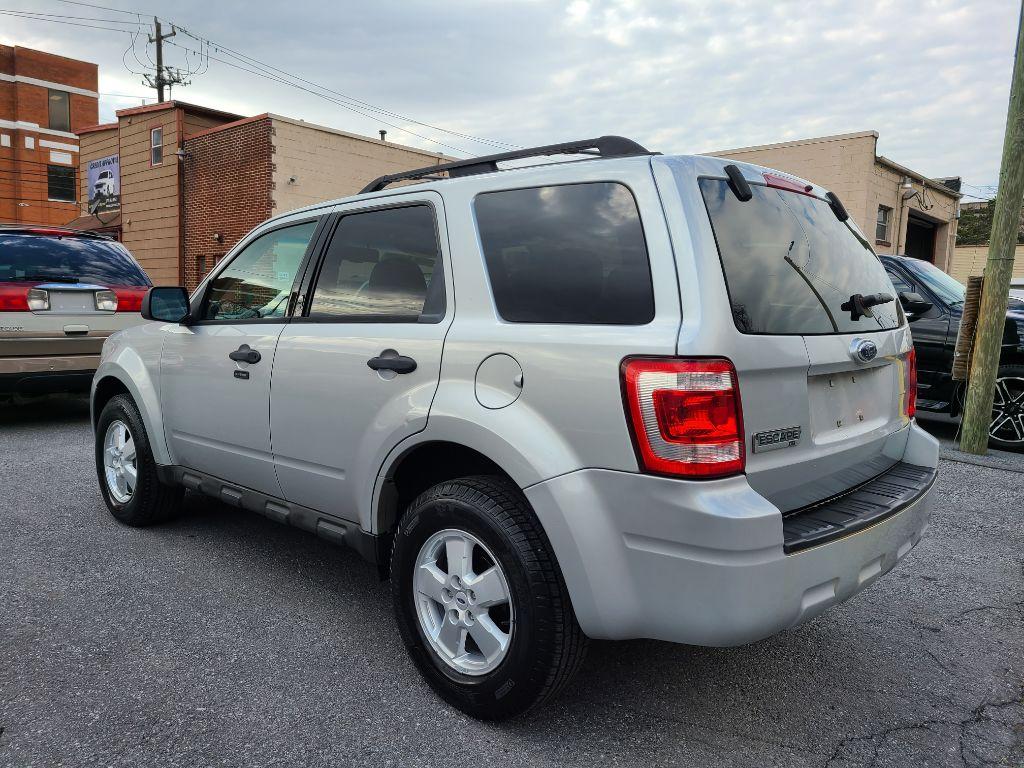 2009 SILVER FORD ESCAPE XLT (1FMCU03799K) with an 2.5L engine, Automatic transmission, located at 117 North Cameron Street, Harrisburg, PA, 17101, (717) 963-8962, 40.267021, -76.875351 - Photo #17