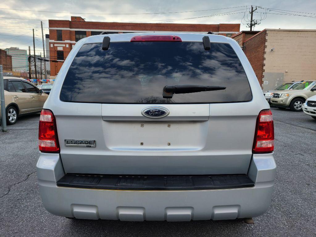 2009 SILVER FORD ESCAPE XLT (1FMCU03799K) with an 2.5L engine, Automatic transmission, located at 117 North Cameron Street, Harrisburg, PA, 17101, (717) 963-8962, 40.267021, -76.875351 - Photo #18