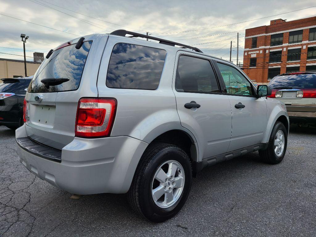 2009 SILVER FORD ESCAPE XLT (1FMCU03799K) with an 2.5L engine, Automatic transmission, located at 117 North Cameron Street, Harrisburg, PA, 17101, (717) 963-8962, 40.267021, -76.875351 - Photo #19