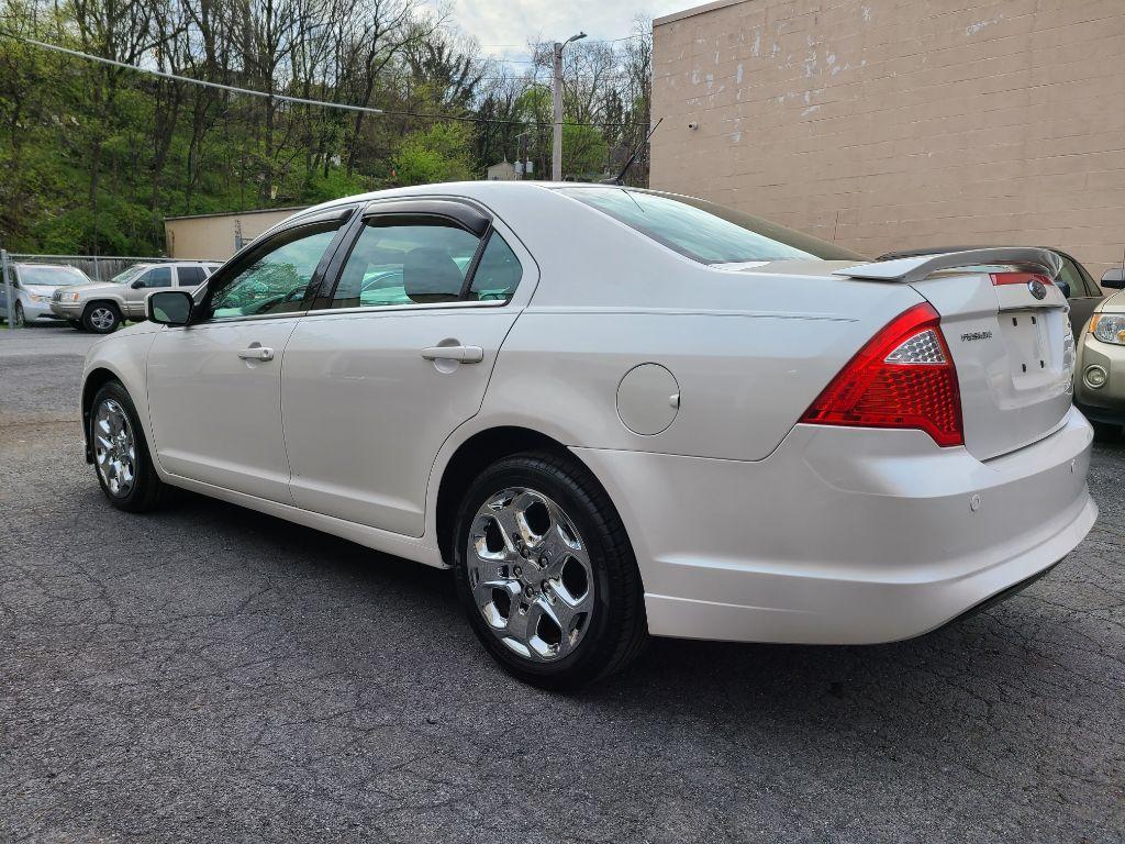 2010 WHITE FORD FUSION SE (3FAHP0HAXAR) with an 2.5L engine, Automatic transmission, located at 117 North Cameron Street, Harrisburg, PA, 17101, (717) 963-8962, 40.267021, -76.875351 - Photo #2