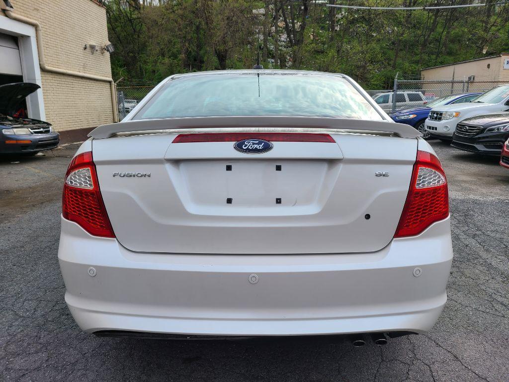 2010 WHITE FORD FUSION SE (3FAHP0HAXAR) with an 2.5L engine, Automatic transmission, located at 117 North Cameron Street, Harrisburg, PA, 17101, (717) 963-8962, 40.267021, -76.875351 - Photo #3