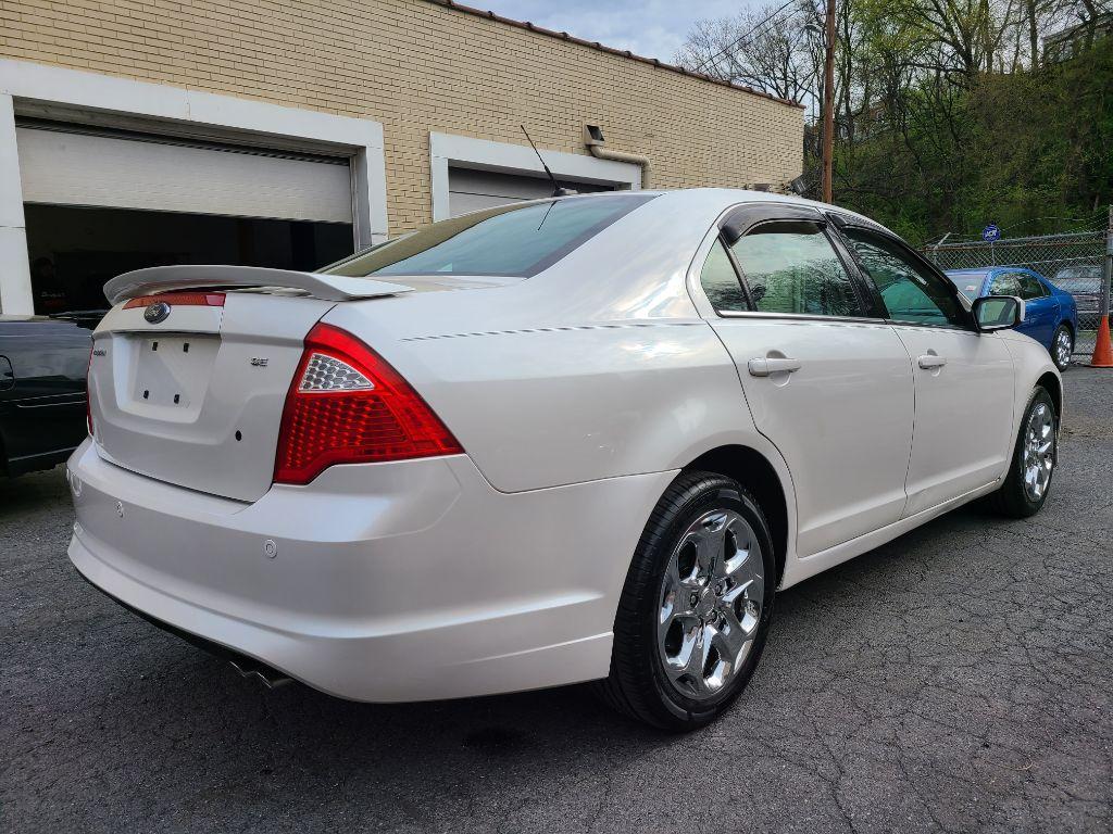 2010 WHITE FORD FUSION SE (3FAHP0HAXAR) with an 2.5L engine, Automatic transmission, located at 117 North Cameron Street, Harrisburg, PA, 17101, (717) 963-8962, 40.267021, -76.875351 - Photo #4