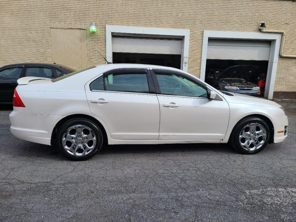 2010 WHITE FORD FUSION SE (3FAHP0HAXAR) with an 2.5L engine, Automatic transmission, located at 117 North Cameron Street, Harrisburg, PA, 17101, (717) 963-8962, 40.267021, -76.875351 - Photo #5