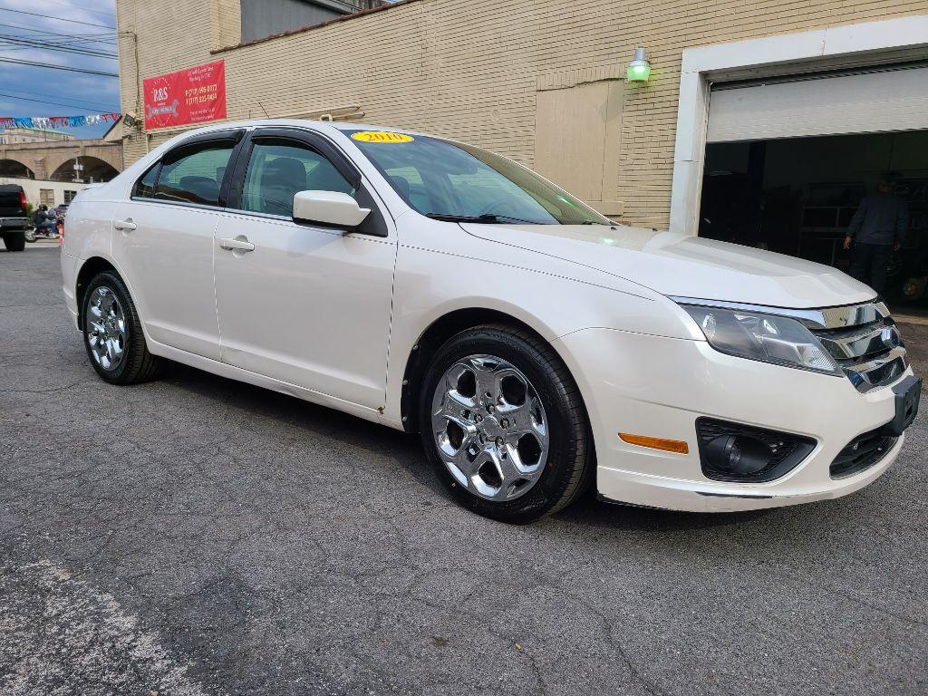 2010 WHITE FORD FUSION SE (3FAHP0HAXAR) with an 2.5L engine, Automatic transmission, located at 117 North Cameron Street, Harrisburg, PA, 17101, (717) 963-8962, 40.267021, -76.875351 - Photo #6