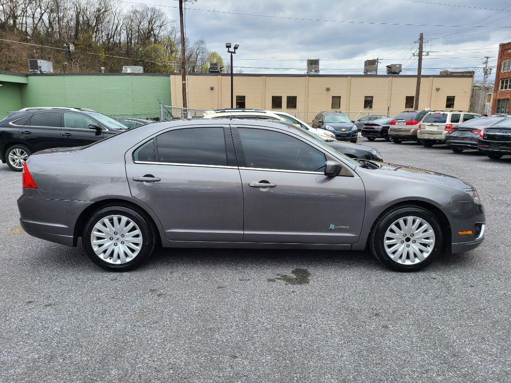 2012 GRAY FORD FUSION HYBRID (3FADP0L31CR) with an 2.5L engine, Continuously Variable transmission, located at 117 North Cameron Street, Harrisburg, PA, 17101, (717) 963-8962, 40.267021, -76.875351 - Photo #5