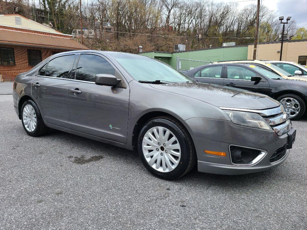 2012 GRAY FORD FUSION HYBRID (3FADP0L31CR) with an 2.5L engine, Continuously Variable transmission, located at 117 North Cameron Street, Harrisburg, PA, 17101, (717) 963-8962, 40.267021, -76.875351 - Photo #6