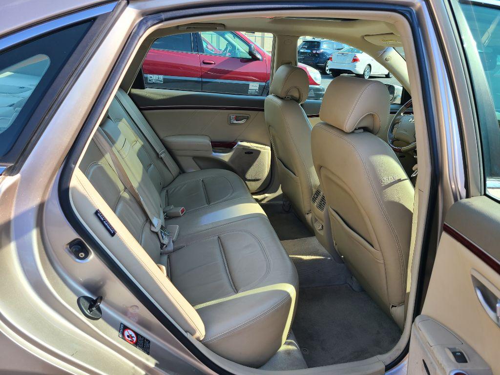 2007 GOLD HYUNDAI AZERA SE (KMHFC46F77A) with an 3.8L engine, Automatic transmission, located at 117 North Cameron Street, Harrisburg, PA, 17101, (717) 963-8962, 40.267021, -76.875351 - Photo #11