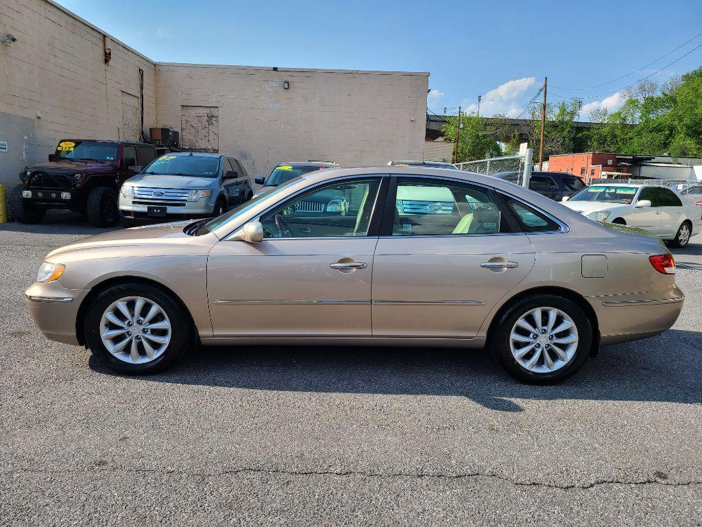 2007 GOLD HYUNDAI AZERA SE (KMHFC46F77A) with an 3.8L engine, Automatic transmission, located at 117 North Cameron Street, Harrisburg, PA, 17101, (717) 963-8962, 40.267021, -76.875351 - Photo #1