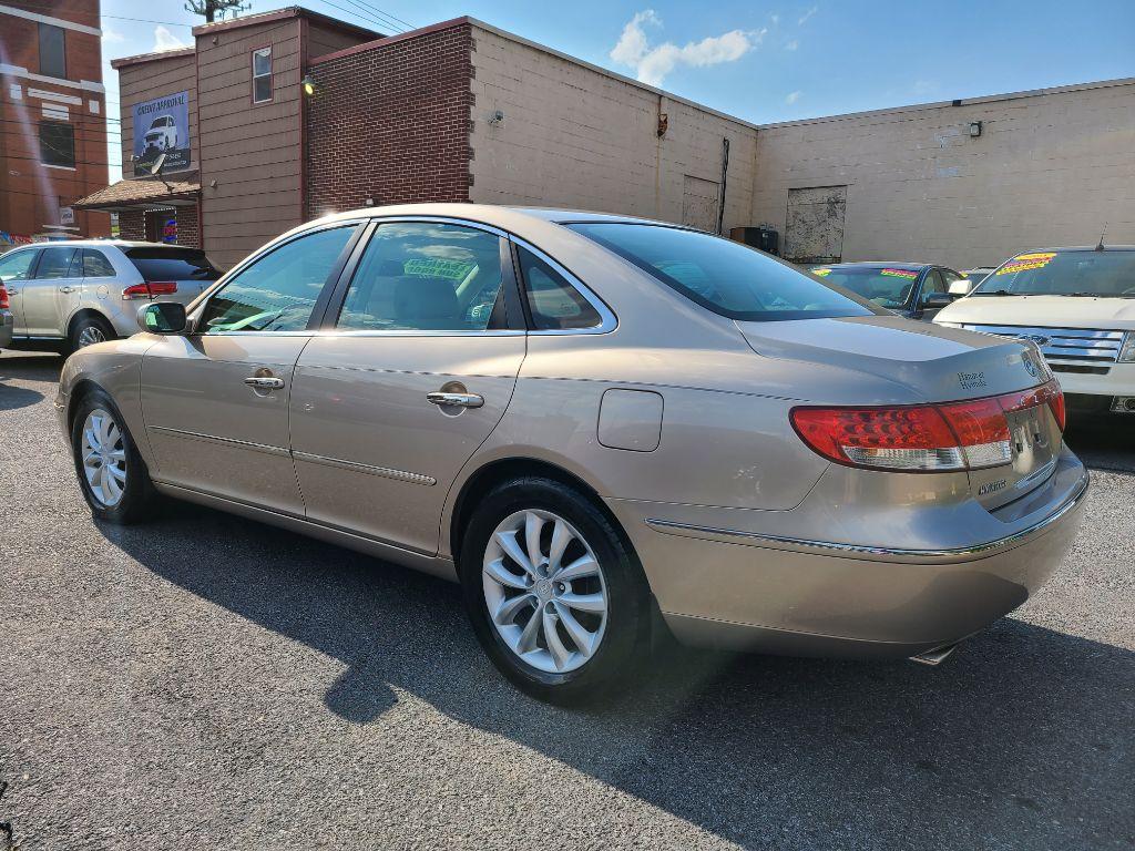 2007 GOLD HYUNDAI AZERA SE (KMHFC46F77A) with an 3.8L engine, Automatic transmission, located at 117 North Cameron Street, Harrisburg, PA, 17101, (717) 963-8962, 40.267021, -76.875351 - Photo #2