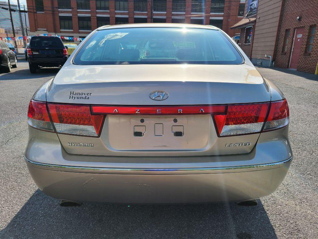2007 GOLD HYUNDAI AZERA SE (KMHFC46F77A) with an 3.8L engine, Automatic transmission, located at 117 North Cameron Street, Harrisburg, PA, 17101, (717) 963-8962, 40.267021, -76.875351 - Photo #3