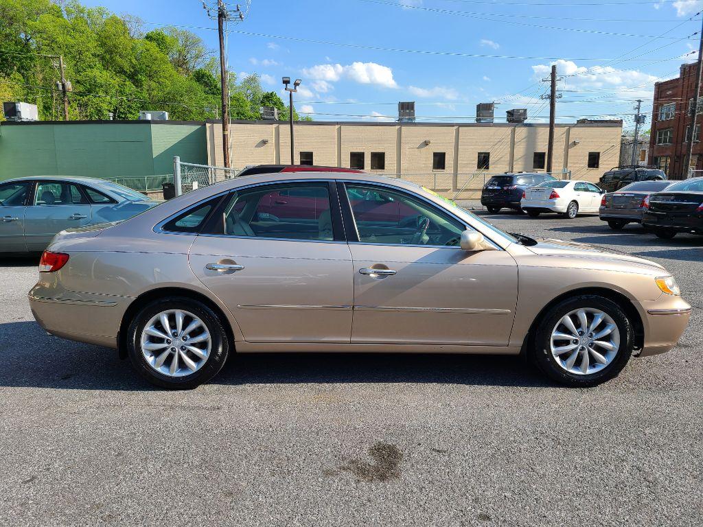 2007 GOLD HYUNDAI AZERA SE (KMHFC46F77A) with an 3.8L engine, Automatic transmission, located at 117 North Cameron Street, Harrisburg, PA, 17101, (717) 963-8962, 40.267021, -76.875351 - Photo #5