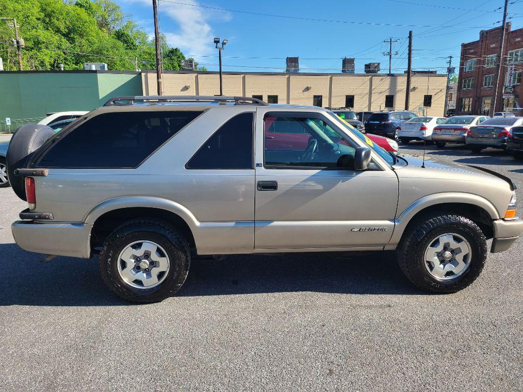 2003 GOLD CHEVROLET BLAZER LS (1GNCT18XX3K) with an 4.3L engine, Automatic transmission, located at 117 North Cameron Street, Harrisburg, PA, 17101, (717) 963-8962, 40.267021, -76.875351 - Photo #5