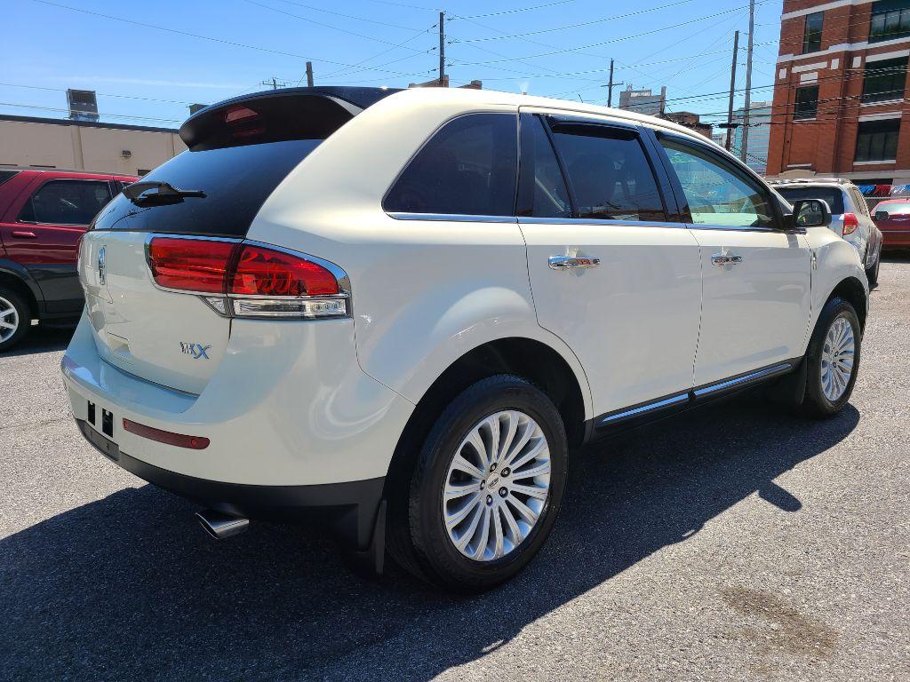 2013 WHITE LINCOLN MKX UTILITY (2LMDJ6JK7DB) with an 3.7L engine, Automatic transmission, located at 7981 Paxton Street, Harrisburg, PA, 17111, (717) 561-2926, 40.261490, -76.749229 - Photo #4