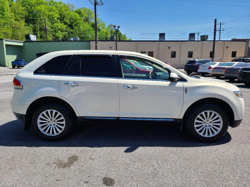 2013 WHITE LINCOLN MKX UTILITY (2LMDJ6JK7DB) with an 3.7L engine, Automatic transmission, located at 7981 Paxton Street, Harrisburg, PA, 17111, (717) 561-2926, 40.261490, -76.749229 - Photo #5