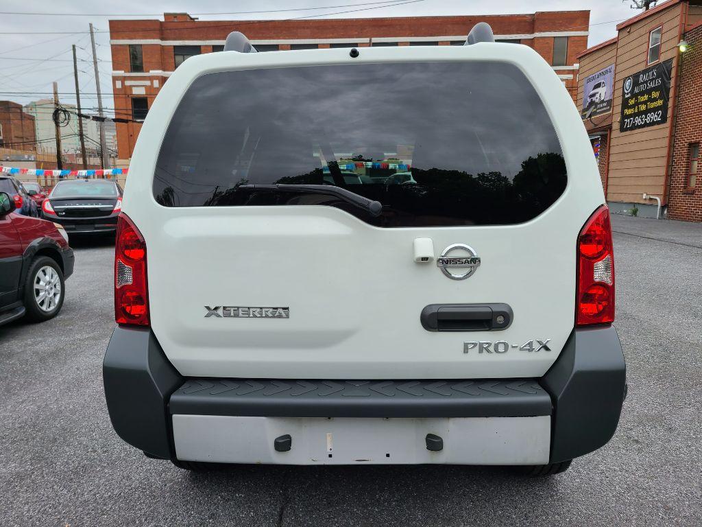 2015 WHITE NISSAN XTERRA X (5N1AN0NW0FN) with an 4.0L engine, Automatic transmission, located at 117 North Cameron Street, Harrisburg, PA, 17101, (717) 963-8962, 40.267021, -76.875351 - Photo #3