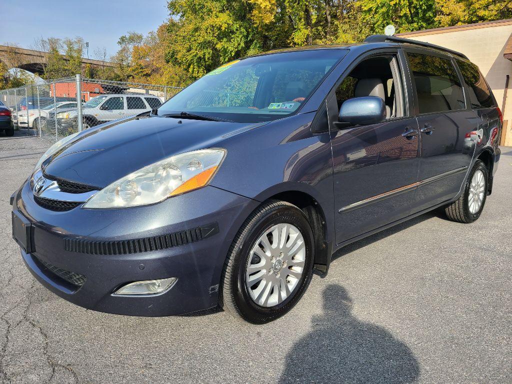 photo of 2010 TOYOTA SIENNA XLE