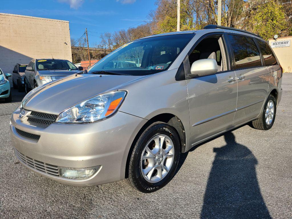 photo of 2004 TOYOTA SIENNA XLE