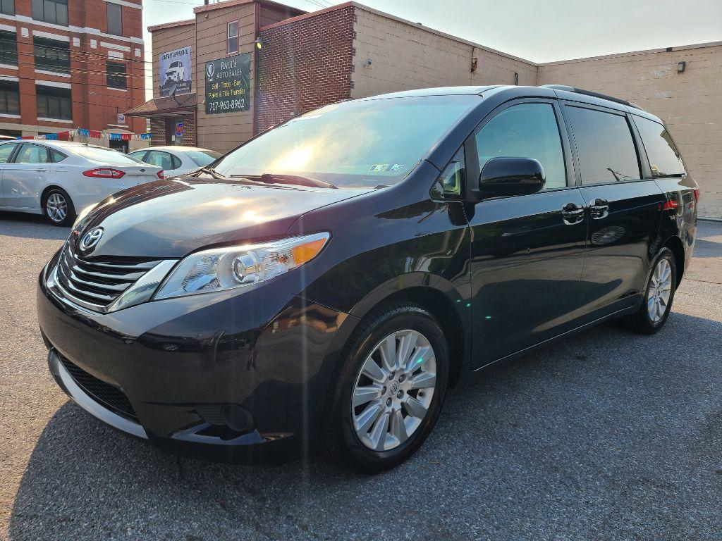 photo of 2015 TOYOTA SIENNA LE