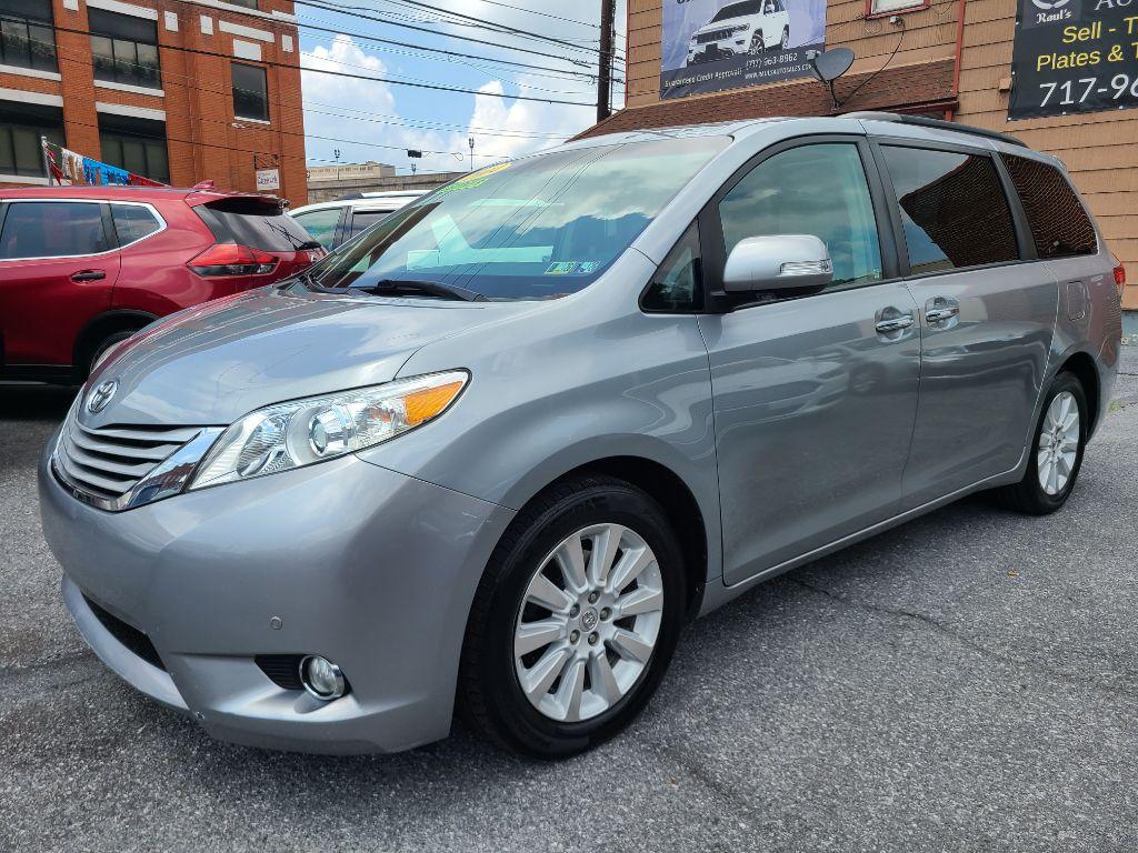 photo of 2014 TOYOTA SIENNA XLE