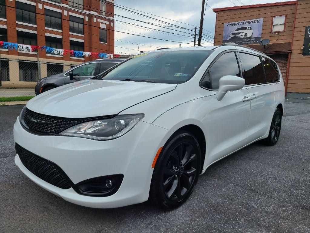 photo of 2018 CHRYSLER PACIFICA TOURING L